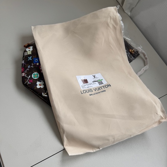 Big brown tote with flowers and matching pouch nwt - Picture 10 of 11